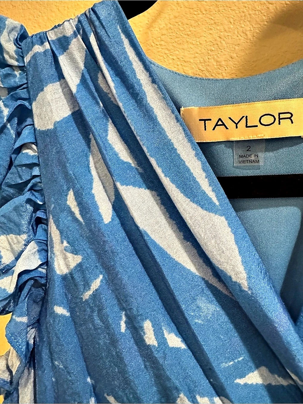 Taylor Flutter Sleeve Tiered Maxi Dress Blue & White Size 2